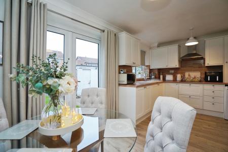 3 bedroom Semi-detached house for sale in Ferndown Drive, Immingham, DN40