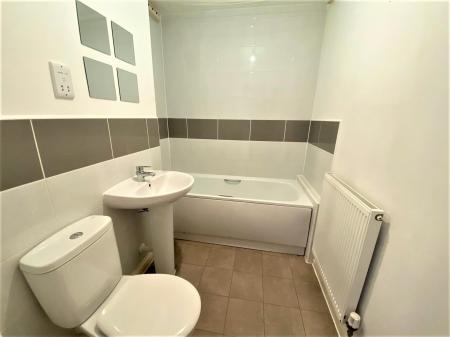 2 bedroom Flat to let in Pintail Close, Scunthorpe, DN16