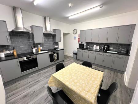 1 bedroom House share to let in Welholme Road, Grimsby, DN32