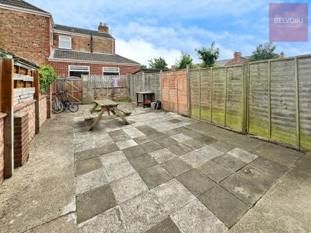 1 bedroom Terraced House to let in Farebrother Street, Grimsby, DN32