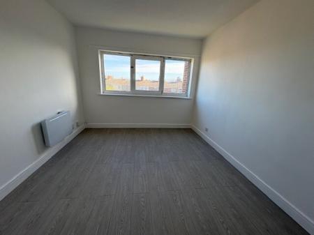 2 bedroom Flat to let in Thorgam Court, Grimsby, DN31