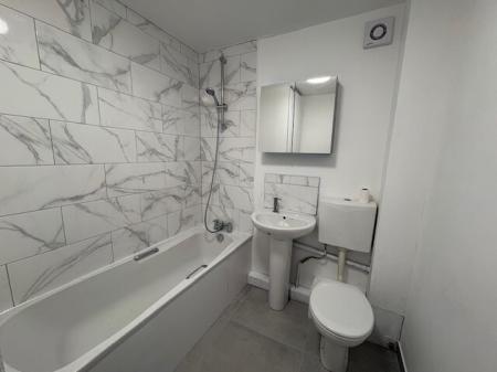 2 bedroom Flat to let in Thorgam Court, Grimsby, DN31