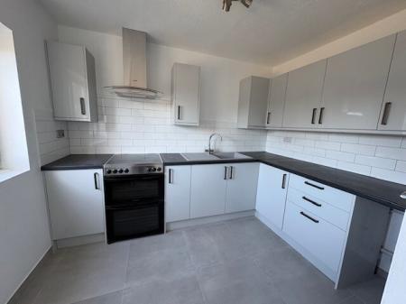 2 bedroom Flat to let in Thorgam Court, Grimsby, DN31