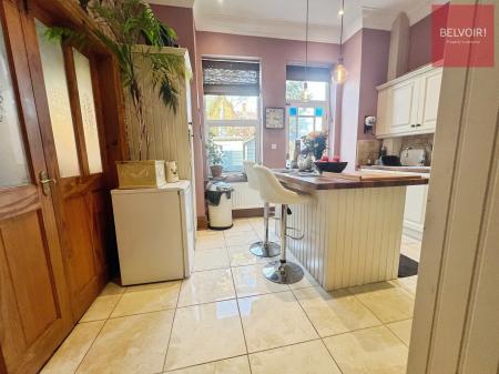 2 bedroom Semi-detached house for sale in Abbey Park Road, Grimsby, DN32