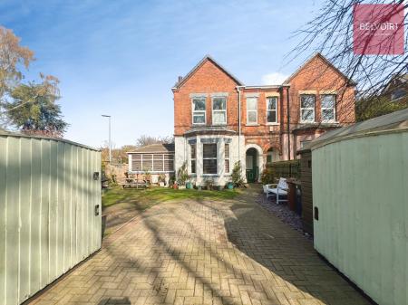 2 bedroom Semi-detached house for sale in Abbey Park Road, Grimsby, DN32