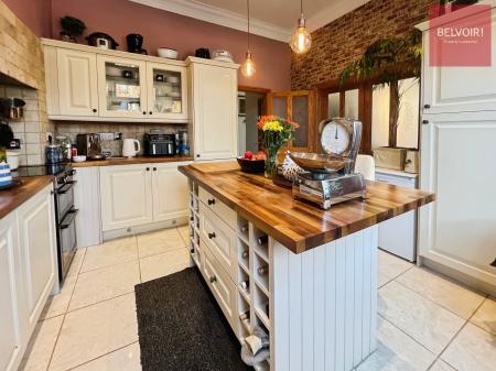 2 bedroom Semi-detached house for sale in Abbey Park Road, Grimsby, DN32