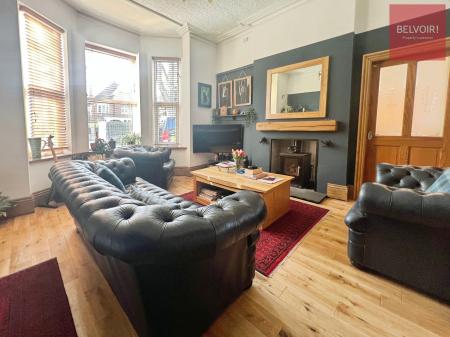 2 bedroom Semi-detached house for sale in Abbey Park Road, Grimsby, DN32