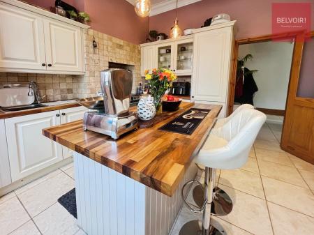 2 bedroom Semi-detached house for sale in Abbey Park Road, Grimsby, DN32