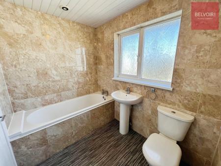 3 bedroom Terraced House to let in Buckfast Close, Grimsby, DN37