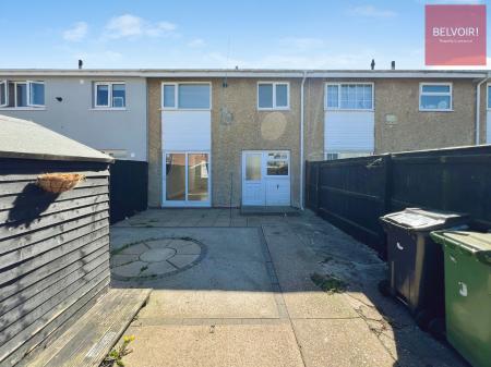 3 bedroom Terraced House to let in Buckfast Close, Grimsby, DN37