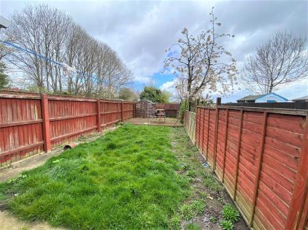 2 bedroom Terraced House to let in Kathleen Grove, Grimsby, DN32