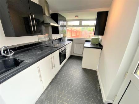 2 bedroom Terraced House to let in Kathleen Grove, Grimsby, DN32