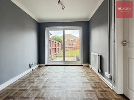 3 bedroom Semi-detached house to let in Brookfield Road, Grimsby, DN33