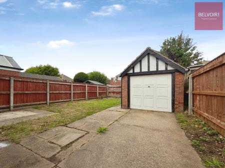 3 bedroom Semi-detached house to let in Brookfield Road, Grimsby, DN33