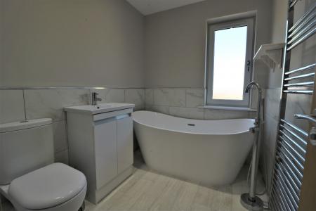 3 bedroom Semi-detached house to let in Varlows Yard, Caistor, LN7