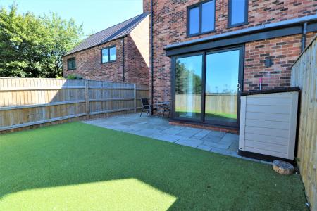 3 bedroom Semi-detached house to let in Varlows Yard, Caistor, LN7
