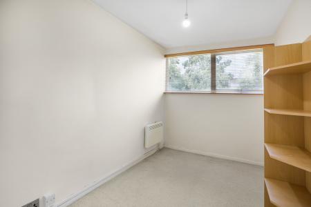 2 bedroom Flat for sale in Eaton Ct, Boxgrove Avenue, Guildford, GU1
