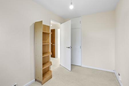 2 bedroom Flat for sale in Eaton Ct, Boxgrove Avenue, Guildford, GU1