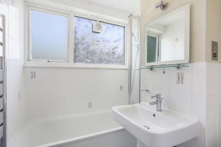 2 bedroom Flat for sale in Eaton Ct, Boxgrove Avenue, Guildford, GU1