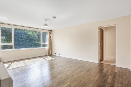 2 bedroom Flat for sale in Eaton Ct, Boxgrove Avenue, Guildford, GU1