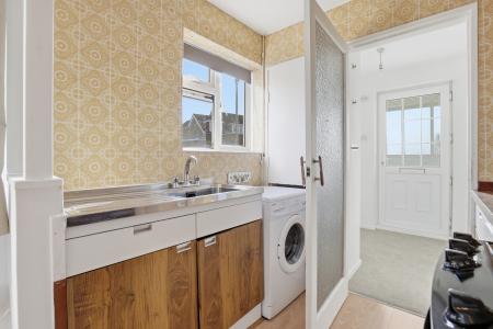 2 bedroom Semi-detached house for sale in Pond Meadow, Guildford, GU2