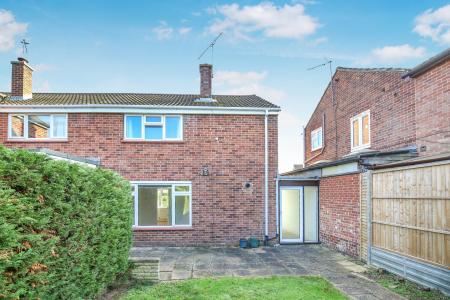 2 bedroom Semi-detached house for sale in Pond Meadow, Guildford, GU2