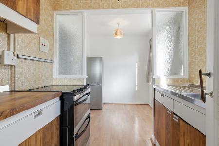 2 bedroom Semi-detached house for sale in Pond Meadow, Guildford, GU2