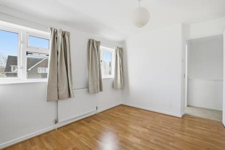 2 bedroom Semi-detached house for sale in Pond Meadow, Guildford, GU2