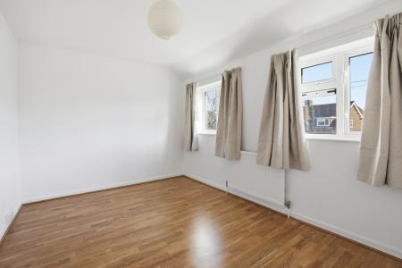 2 bedroom Semi-detached house for sale in Pond Meadow, Guildford, GU2