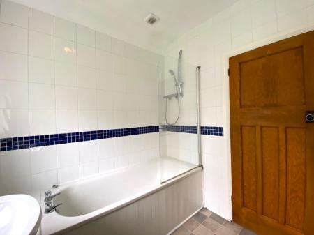 4 bedroom Semi-detached house to let in Beech Grove, Guildford, GU2