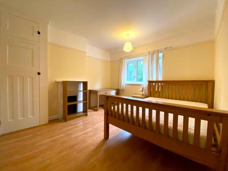 4 bedroom Semi-detached house to let in Beech Grove, Guildford, GU2