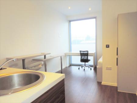 1 bedroom Studio flat to let in Guildford Park Road, Guildford, GU2