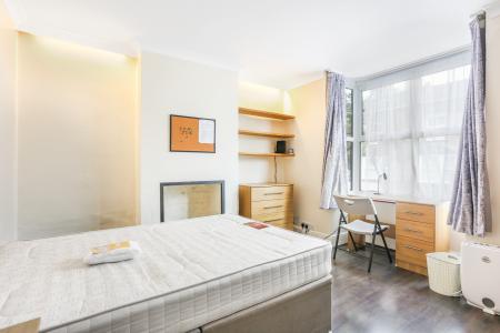 4 bedroom Semi-detached house to let in Dapdune Rd, Guildford, GU1