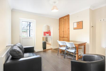 4 bedroom Semi-detached house to let in Dapdune Rd, Guildford, GU1