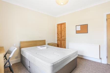 4 bedroom Semi-detached house to let in Dapdune Rd, Guildford, GU1