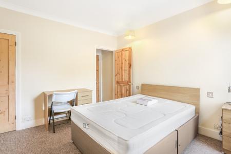 4 bedroom Semi-detached house to let in Dapdune Rd, Guildford, GU1