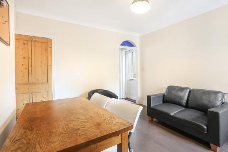 4 bedroom Semi-detached house to let in Dapdune Rd, Guildford, GU1