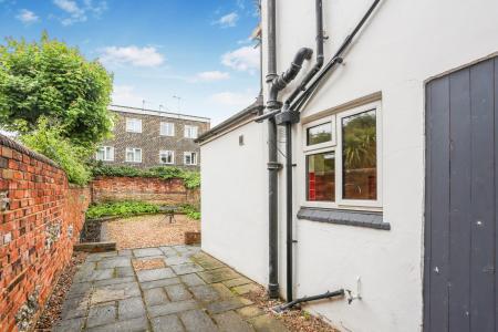 4 bedroom Semi-detached house to let in Dapdune Rd, Guildford, GU1