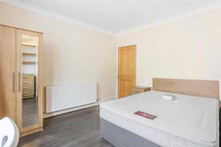 4 bedroom Semi-detached house to let in Dapdune Rd, Guildford, GU1