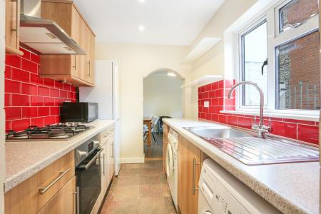 4 bedroom Semi-detached house to let in Dapdune Rd, Guildford, GU1