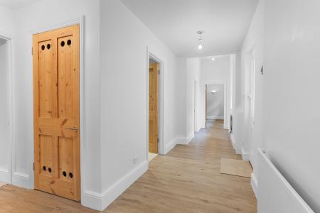 5 bedroom Semi-detached house to let in Guildford Road, Bisley, GU24