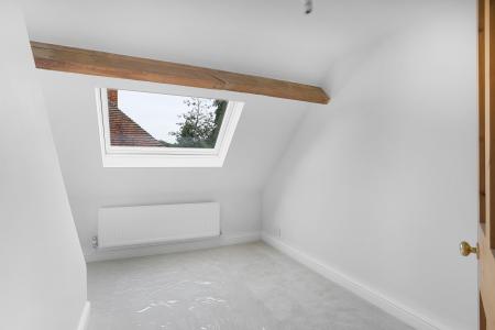 5 bedroom Semi-detached house to let in Guildford Road, Bisley, GU24