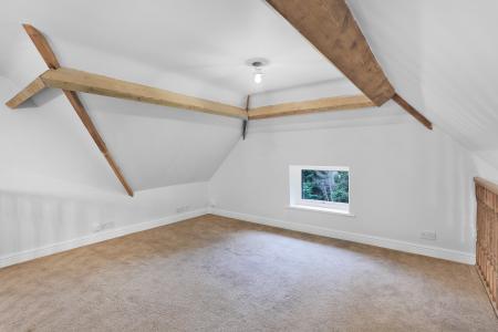 5 bedroom Semi-detached house to let in Guildford Road, Bisley, GU24
