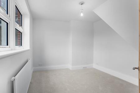 5 bedroom Semi-detached house to let in Guildford Road, Bisley, GU24