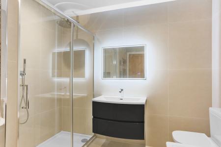 5 bedroom Semi-detached house to let in Guildford Road, Bisley, GU24