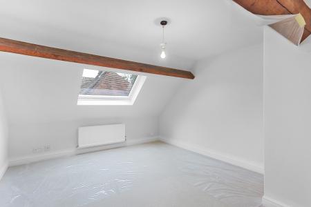 5 bedroom Semi-detached house to let in Guildford Road, Bisley, GU24