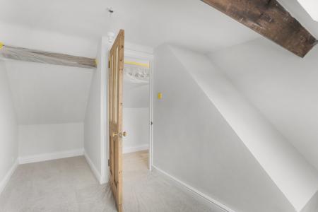 5 bedroom Semi-detached house to let in Guildford Road, Bisley, GU24