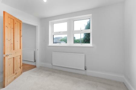 5 bedroom Semi-detached house to let in Guildford Road, Bisley, GU24