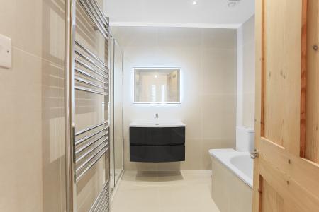 5 bedroom Semi-detached house to let in Guildford Road, Bisley, GU24