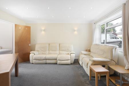 4 bedroom Detached house to let in Northway, Guildford, GU2